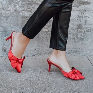 NWT Lulus Bow Heel
